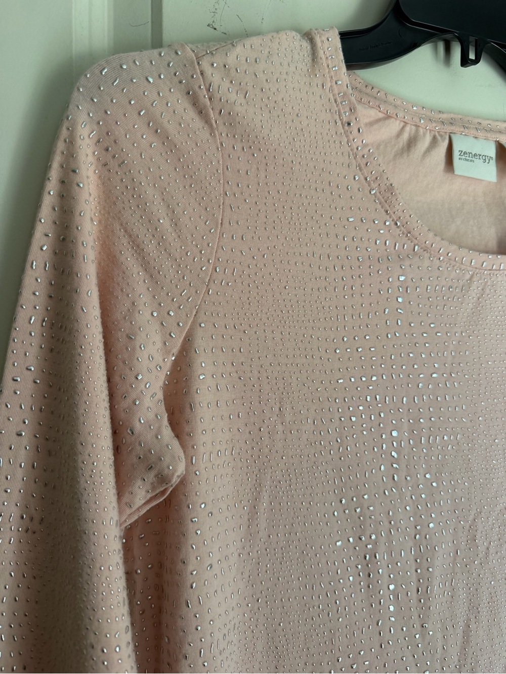 NWT Zenergy by Chicos dew drop pixie pink Studded Detail 3/4 Slv Tee M/8 boho - Picture 5 of 9